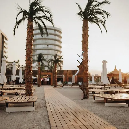 White Palm Apartment Mamaia